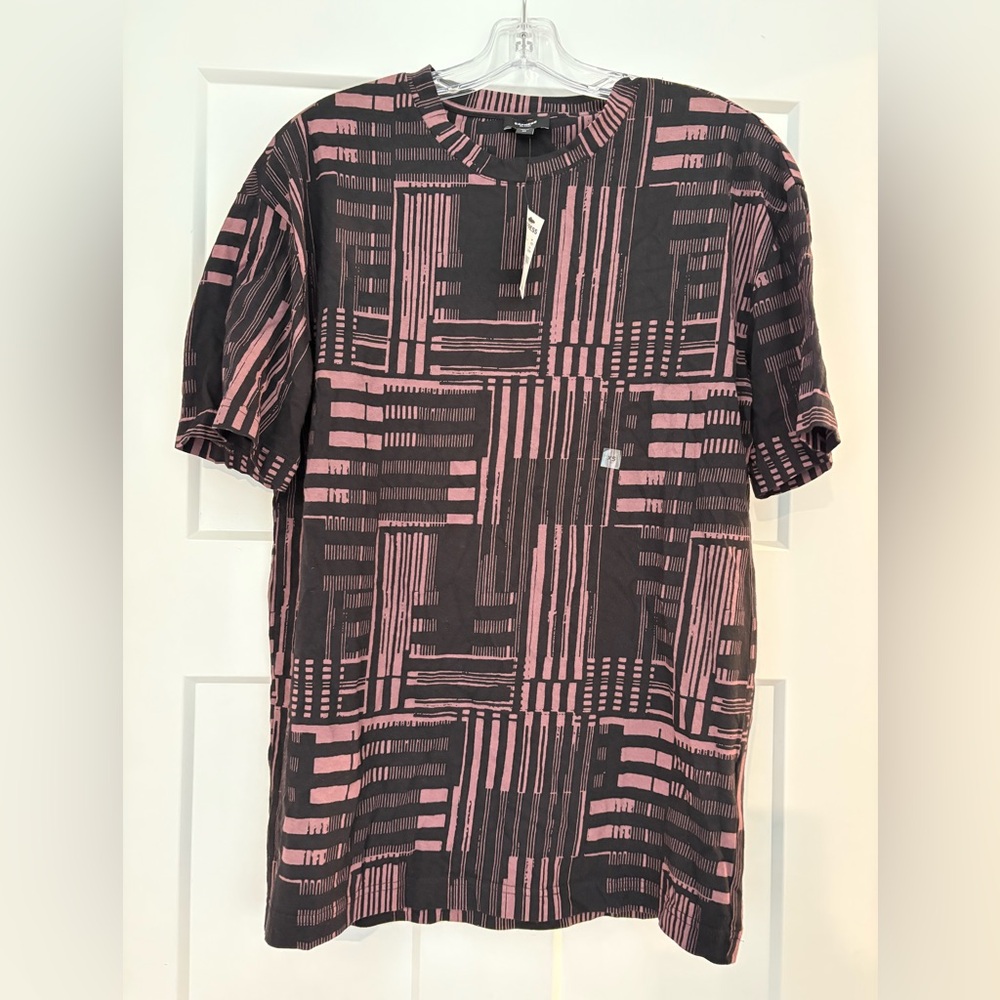 Express men’s Black and Pink Patterned Tee